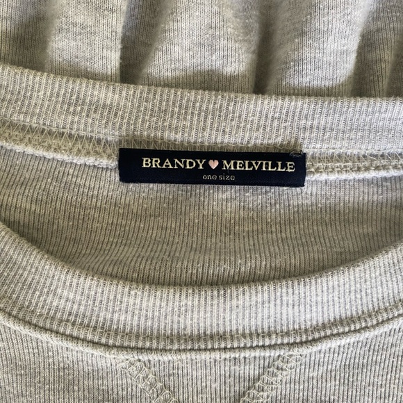 Brandy Melville Pullover Sweater - Picture 3 of 3